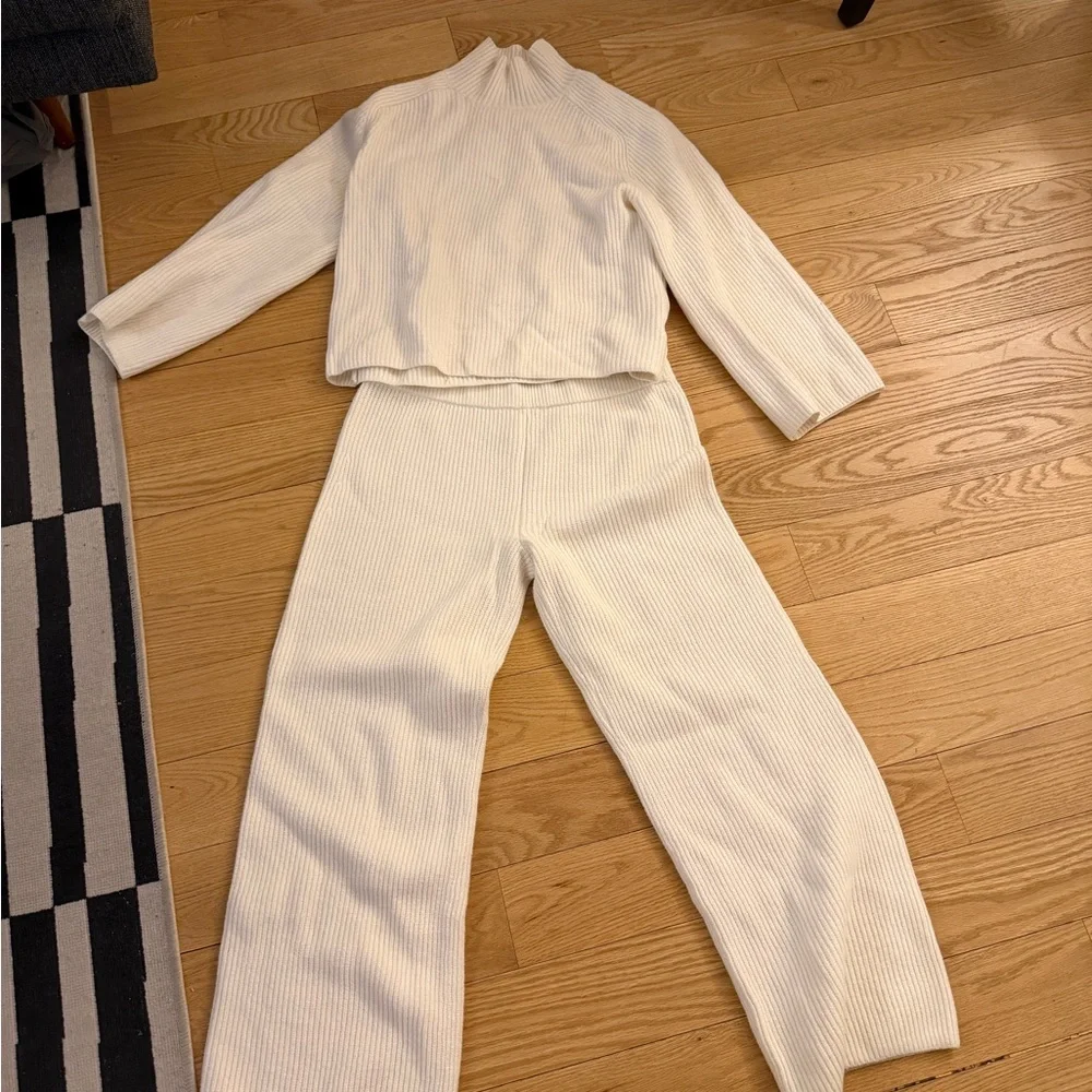 GAP Cream Ribbed Wide-Leg Pants with Matching Cropped Sweater - Picture 1 of 3